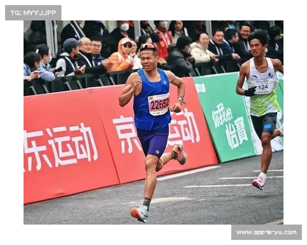 柏林马拉松见证房博冲击国际健将级别与王连正同场竞技引跑圈关注