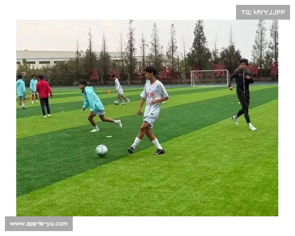 大学生五人制手球赛场:普通生与体育生同场竞技 大学生五人制手球赛场:普通生与体育生同场竞技