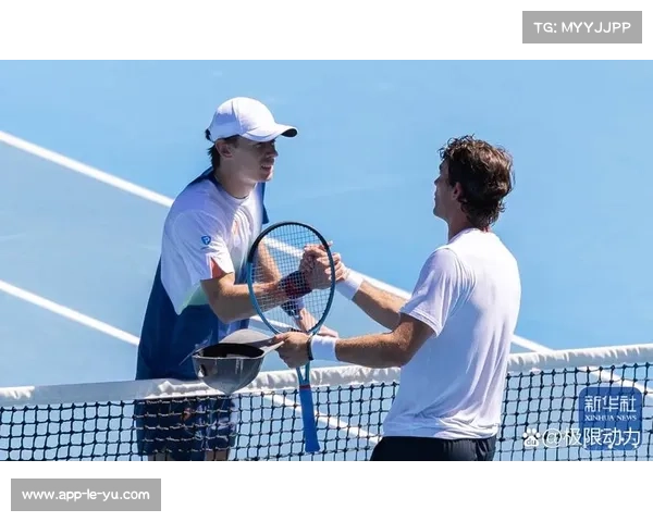 澳网练习场：球员适应墨尔本炎热天气